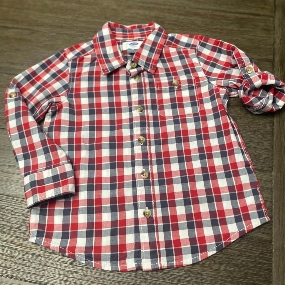 Bundle of 4 Old Navy, Carter, wrangler , design button up dress shirts 3T